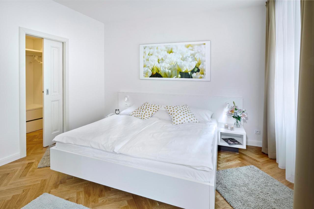 Downtown Suites Mala Strana Praga Esterno foto